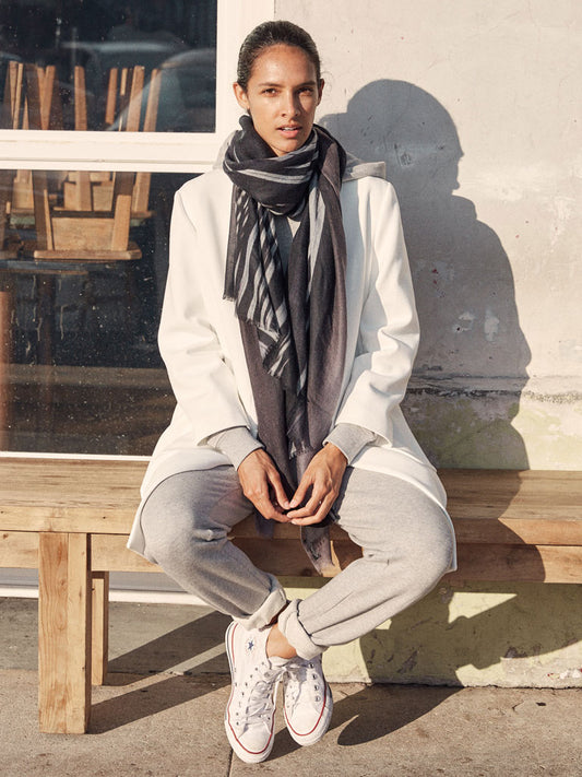 D/Luca Feather Chrome Black - Fine Cashmere Scarf